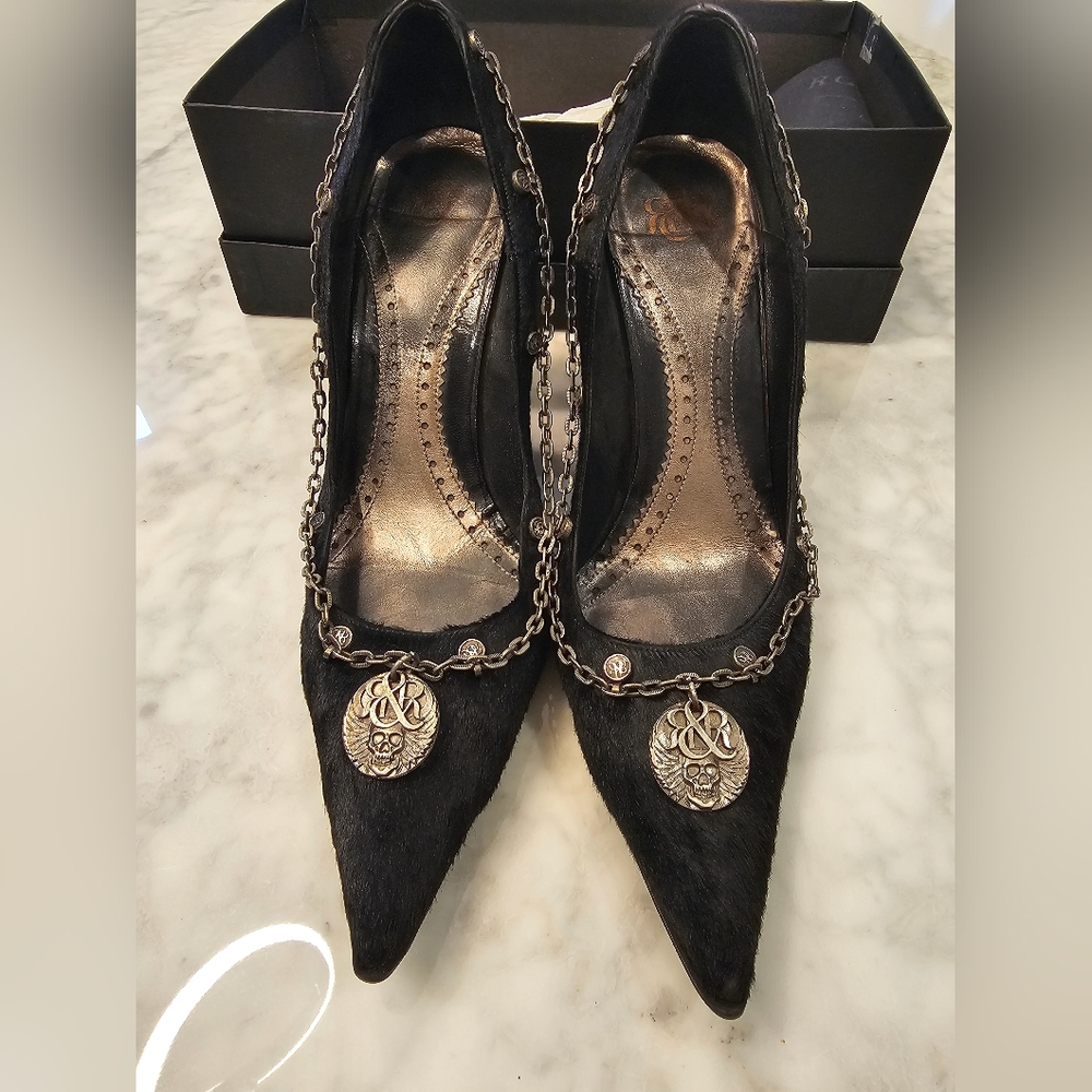 Elegant Black Heels with Chain and Medallion